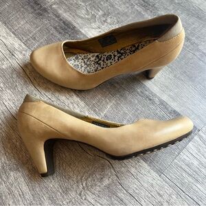 Tsubo Elegant Shoes Pumps Women Size 9 Tan Leather Upper